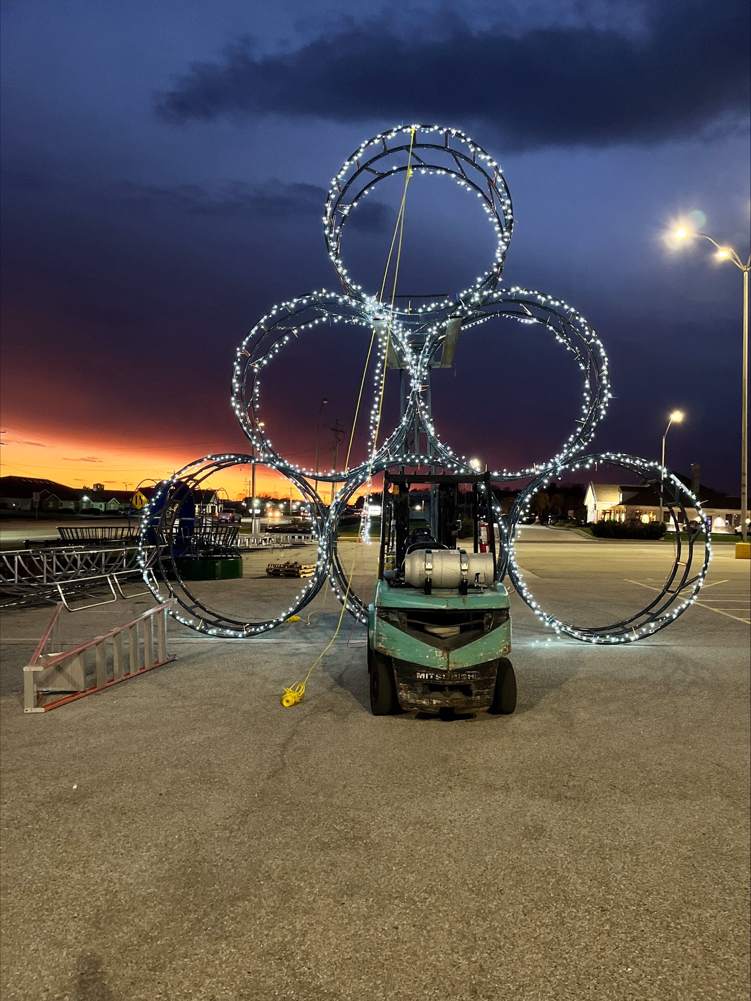 Hay Ring Christmas Tree Display 2.jpg